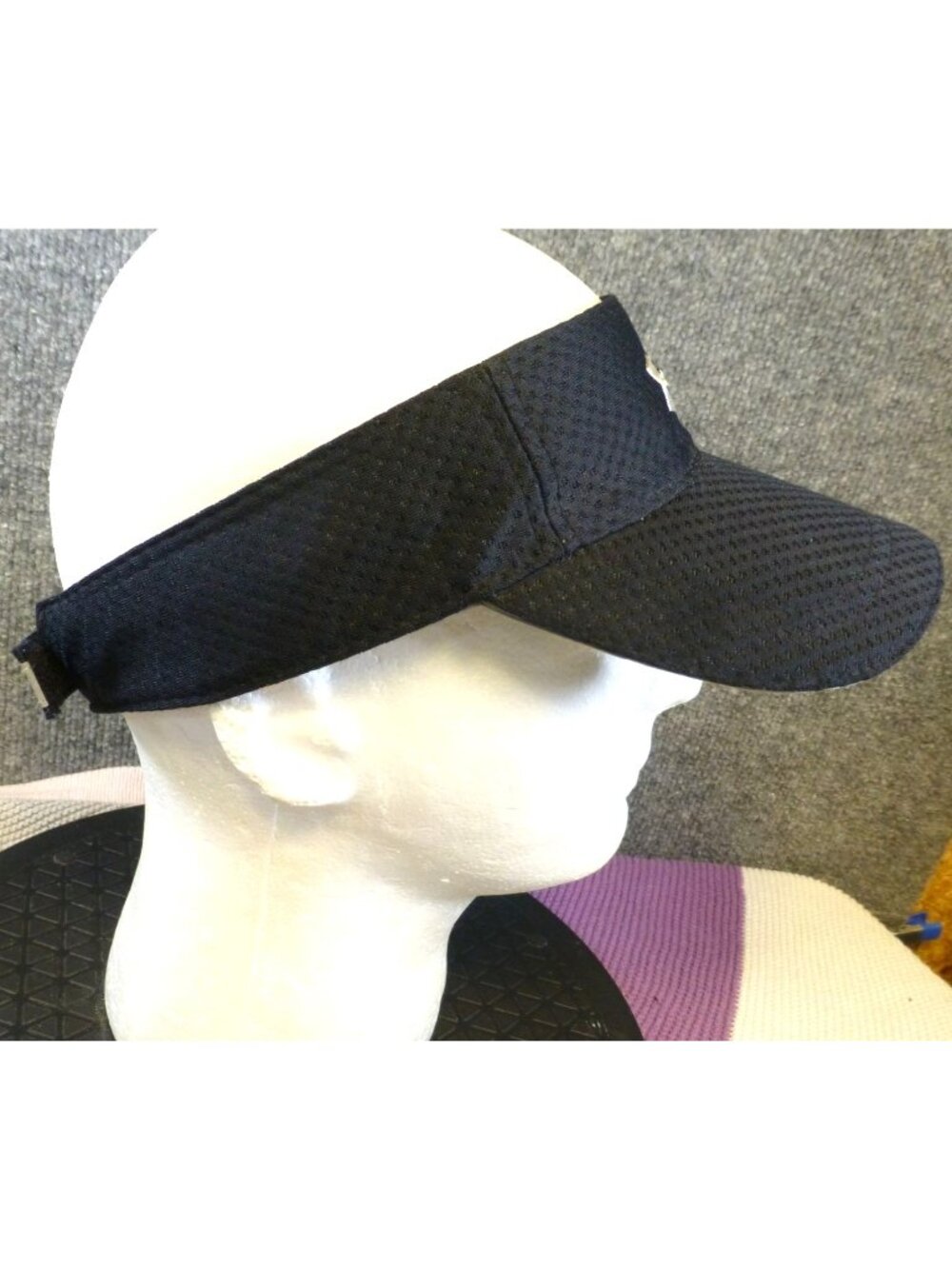 Under Armour Black Adjustable Athletic Visor Hat With Logo Lightweight Breathabl - Picture 3 of 8